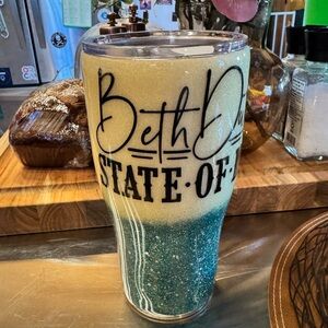 30oz Yellowstone “Beth Dutton” Glitter Ombre Tumbler